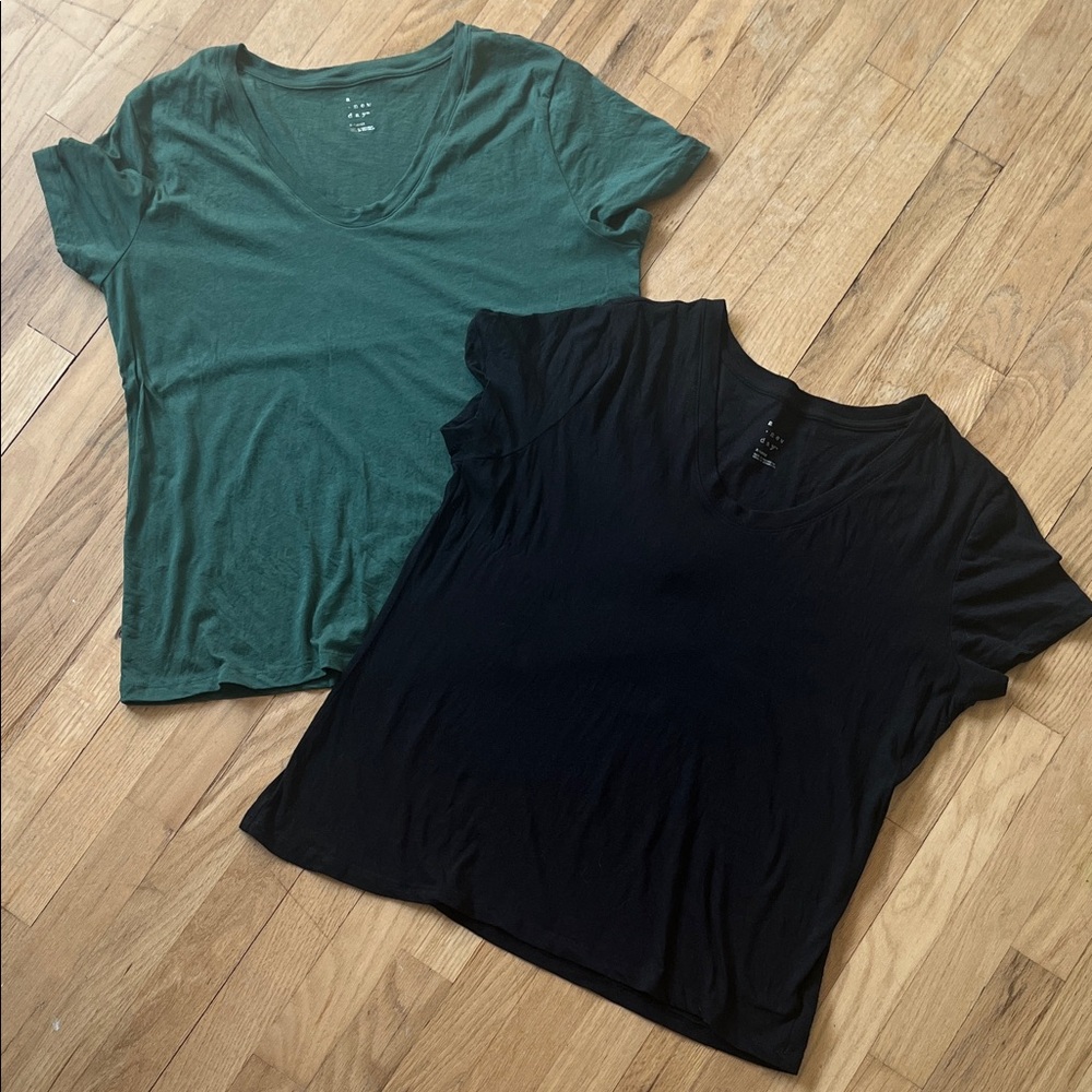 a new day Scoop Neck Short Sleeve Tees in Black and Green